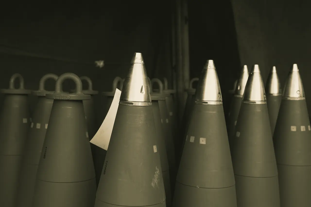 155 mm artillery rounds lined up with their fuzes fitted